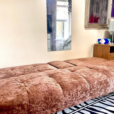 Comfy Double Bedroom With A Private Toilet Londyn Zewnętrze zdjęcie