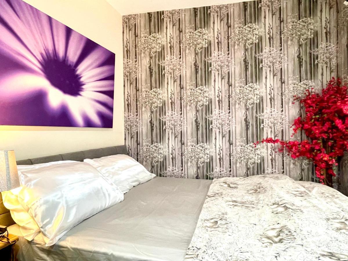Comfy Double Bedroom With A Private Toilet Londyn Zewnętrze zdjęcie