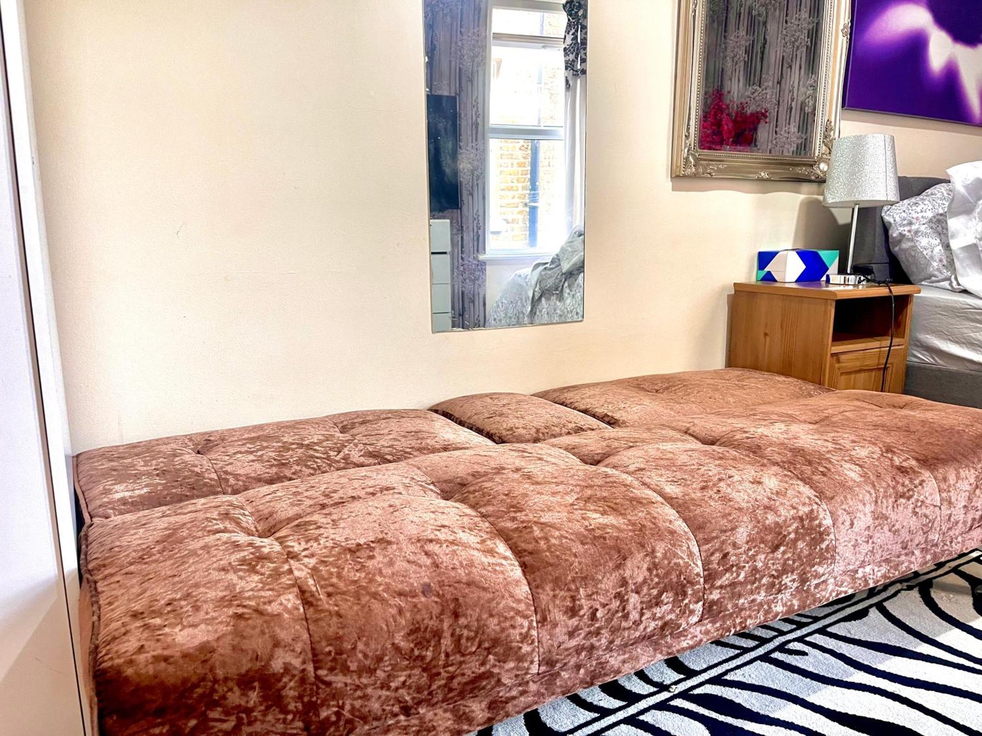Comfy Double Bedroom With A Private Toilet Londyn Zewnętrze zdjęcie